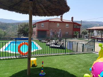 Casa de vacaciones para 21 personas, con jardín además de jacuzzi y piscina en Provincia de Ávila