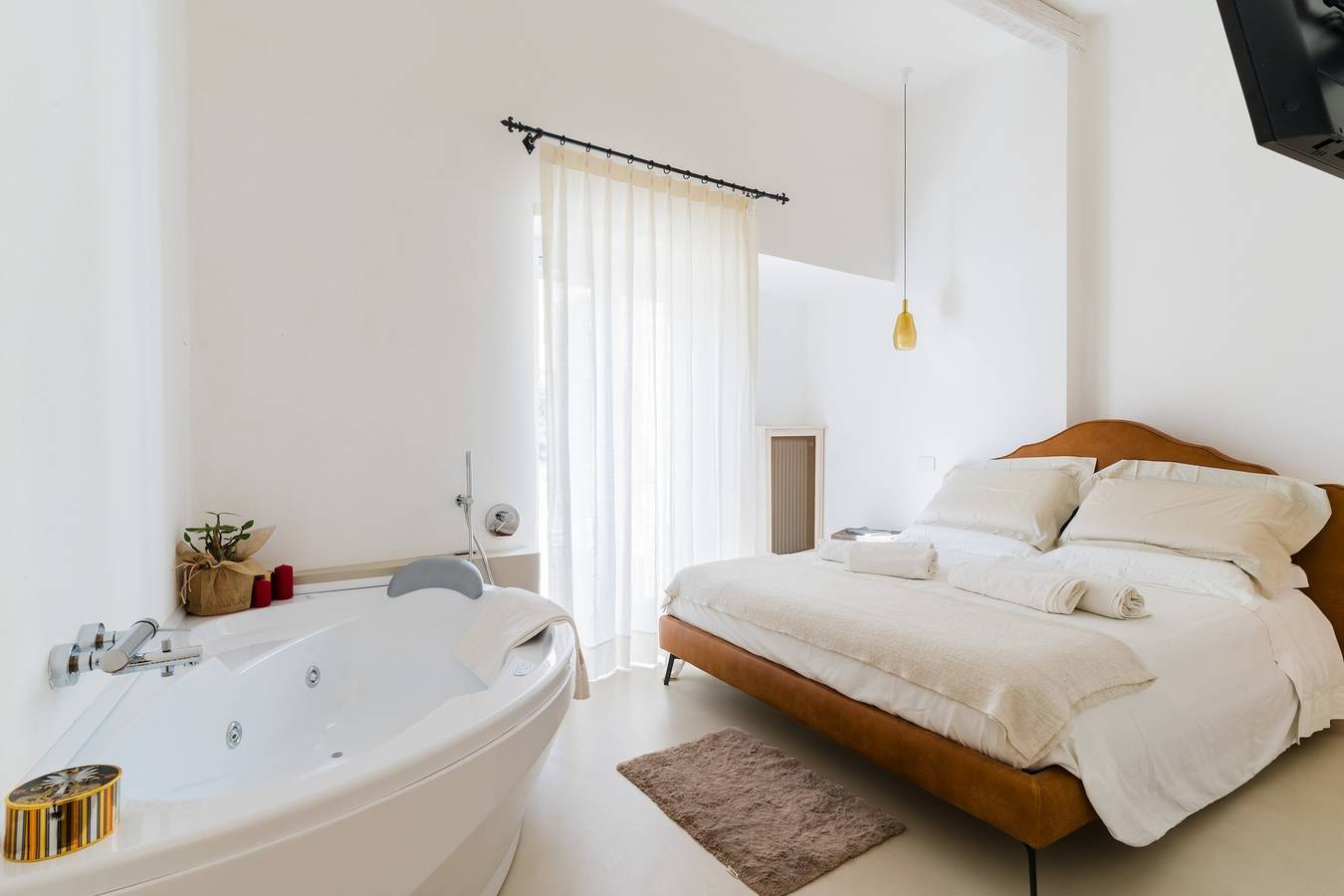 Bacchus Luxury Home Ancient Suite in Otranto: Spa Tub Fireplace,Parking Wifi Ac in Otranto, Otranto e dintorni