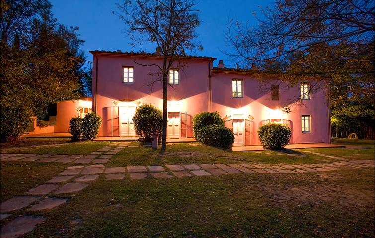 Appartamento di 450 mq con piscina, parcheggio e WiFi in Larciano, Provincia di Pistoia