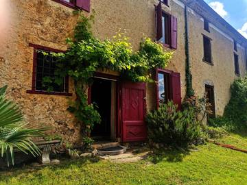 Gîte pour 8 personnes, avec terrasse ainsi que jardin et vue, adapté aux familles à Leychert