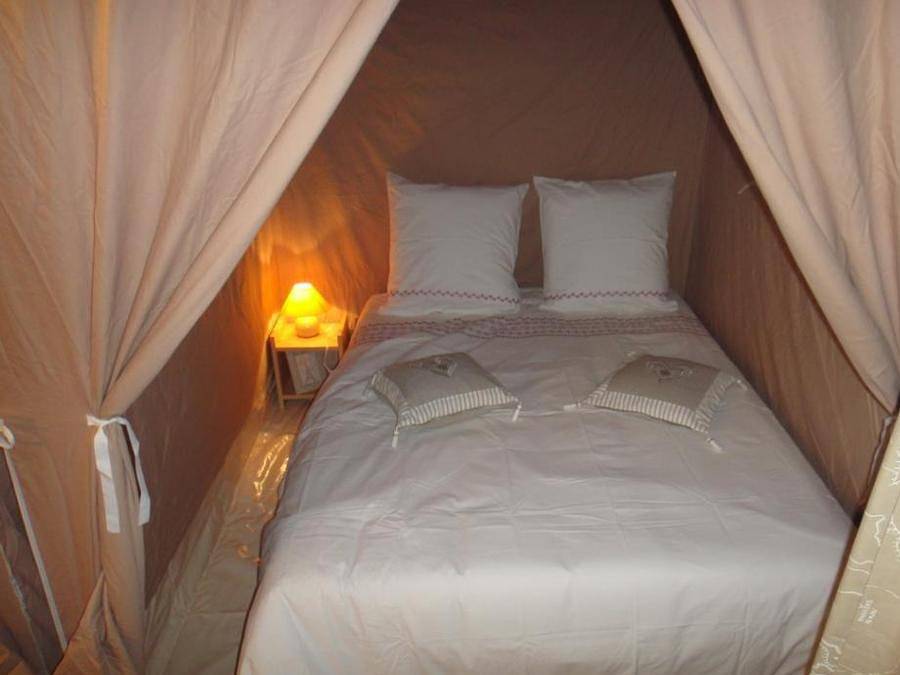 Camping Ushuaia Villages L’Oasis - Tente en toile et en bois 4 personnes - Lodge Vivarais bord de rivière (sans sanitaires) in Éclassan, Région de Tournon-sur-Rhône