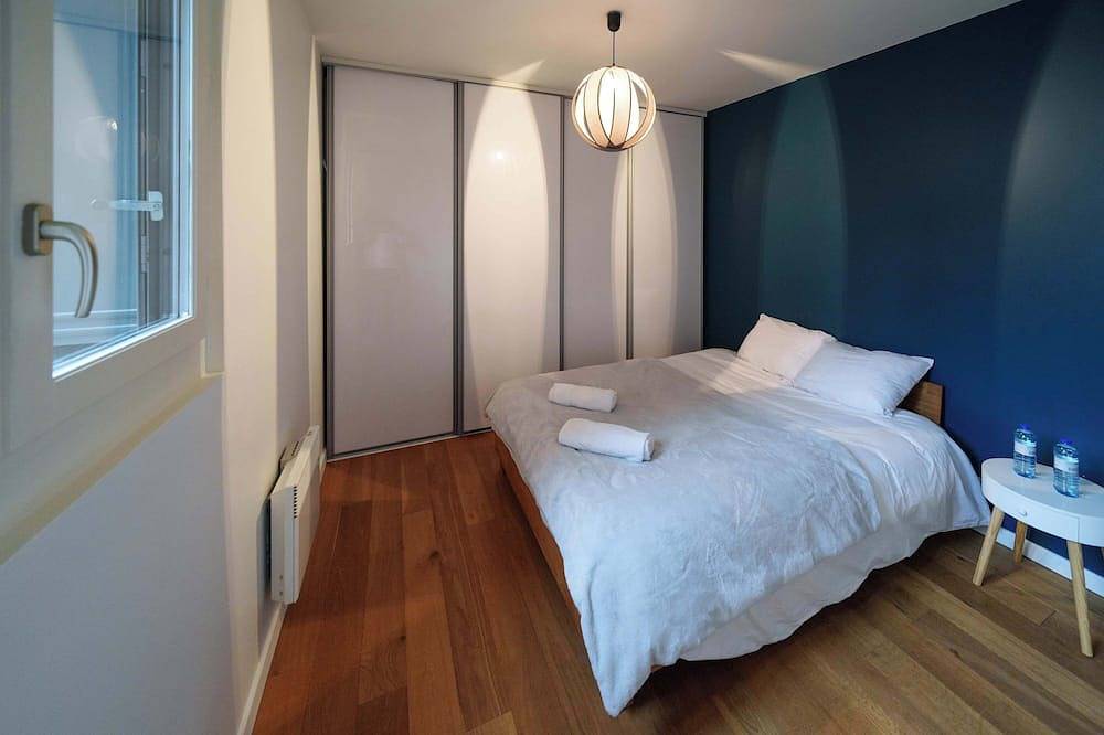 Apartamento entero, \"The Cube\", beautiful duplex, parking and métro 11 in Romainville, Sena-Saint Denis