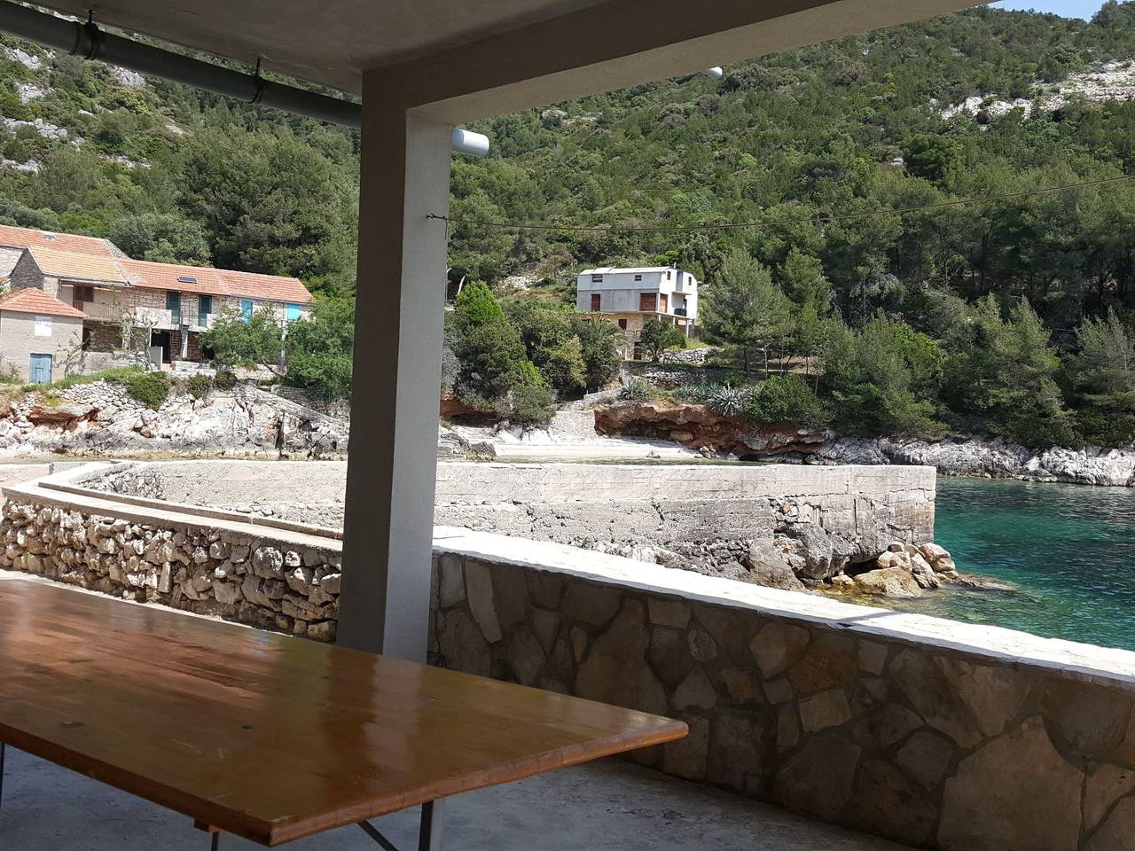Weißes Haus Robinson mit Bbq und Terrasse in Gdinj, Hvar