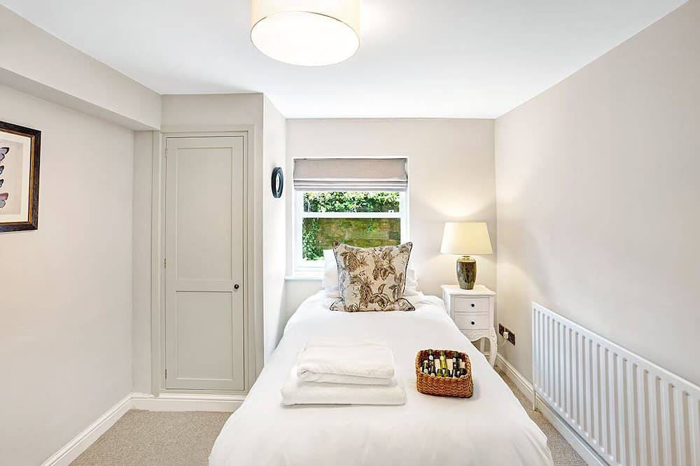 Entire spacious apartment - central Harrogate in Nidderdale AONB