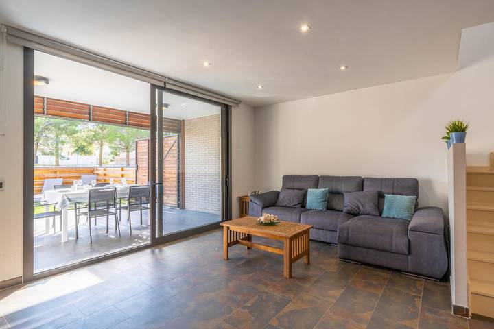 Chalet para 6 personas, con piscina además de jardín y balcón en Alt Empordà - 4