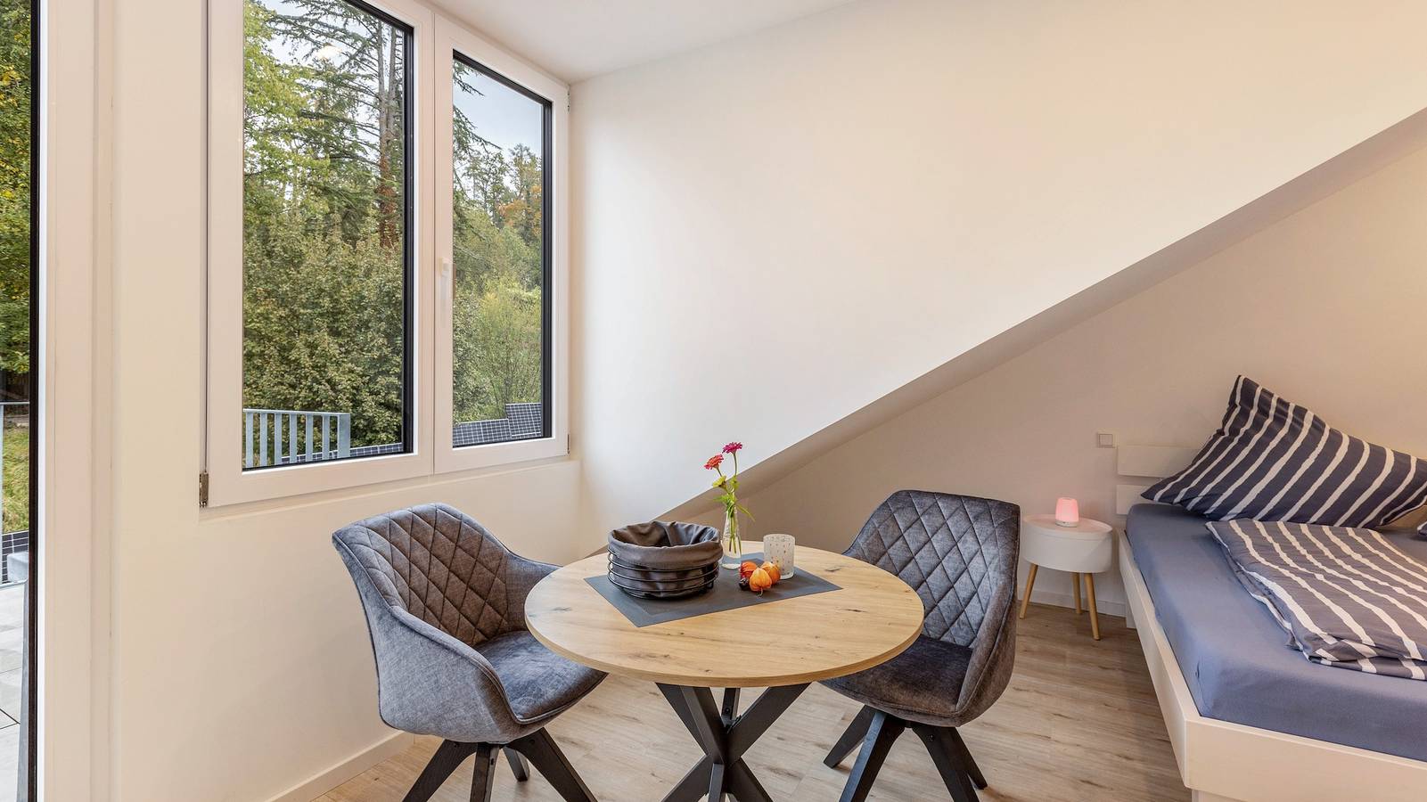 Appartamento intero, Appartamento 'Ferienwohnung Waldblick' con balcone, Wi-Fi e aria condizionata in Allensbach, Untersee
