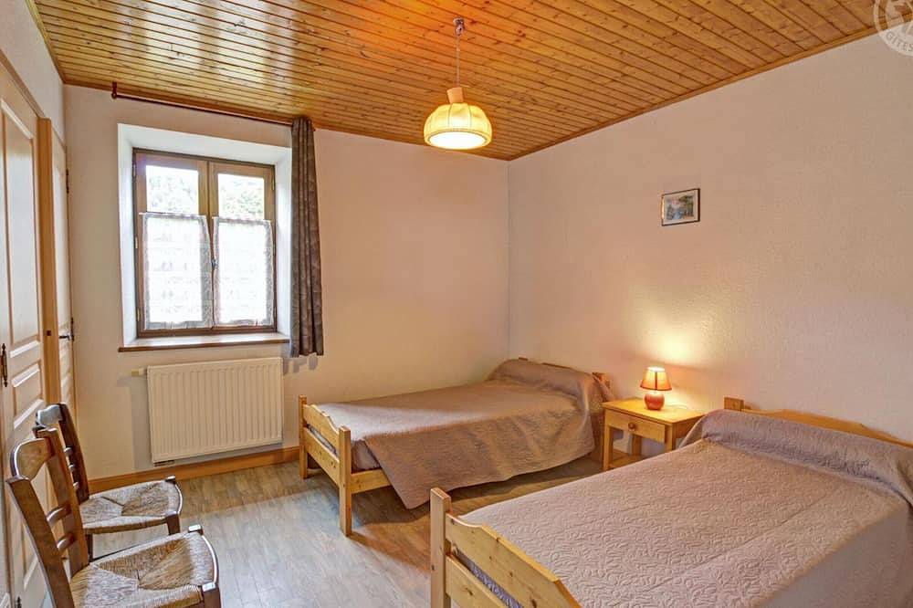 Gîte de charme pour 11 pers. avec animaux admis et poêle à bois, Livradois-Forez in Gumières, Montbrison