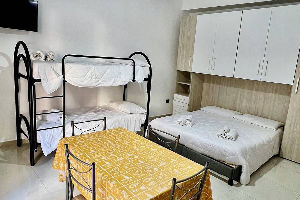 Guesthouse the barber's store in Scalea, Costa Tirrénica Calabria