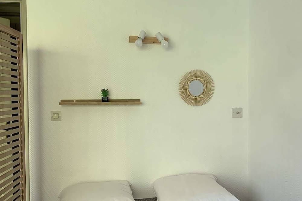 Entire apartment, Lovely Studio With Large Balcony And Private Parking Close To The Beach in La Rochelle, La Rochelle region