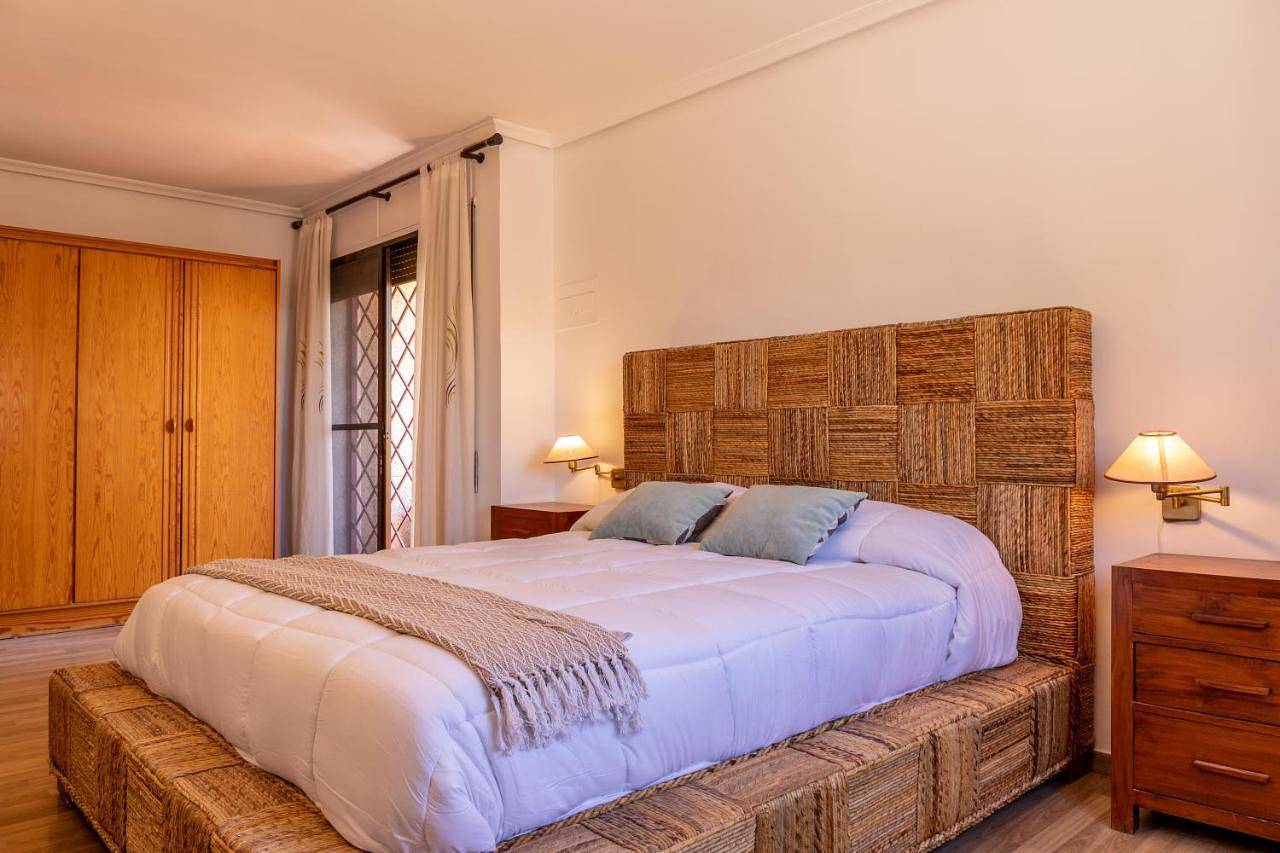 Gran Chalet céntrico con piscina y bbq privada a 5 minutos playa in Vistahermosa (Alicante), Alicante