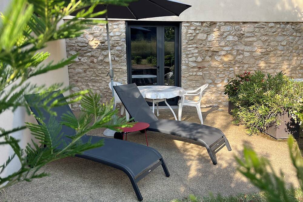 Maison avec piscine, jardin et vue sur le village historique du Crestet in Crestet, Parc naturel régional du Mont-Ventoux