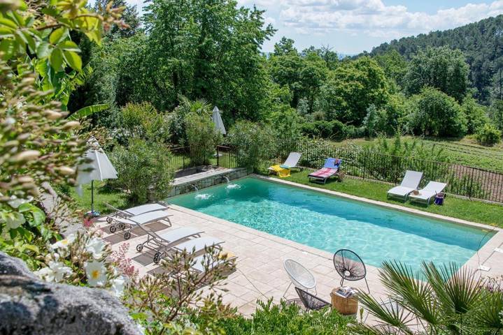 Location de vacances pour 8 personnes, avec vue ainsi que jardin et piscine, animaux acceptés à Sanilhac - 2
