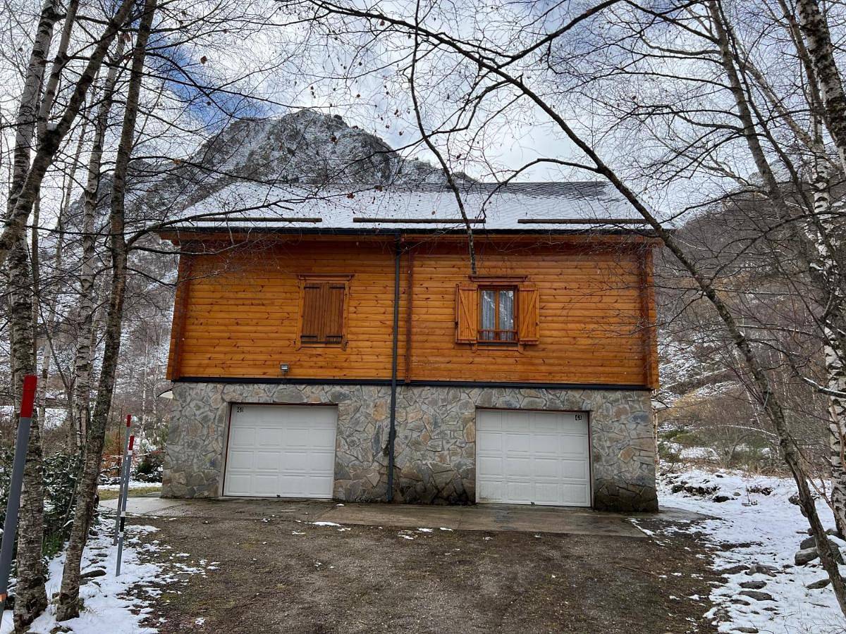 Two-Bedroom Chalet in L'Hospitalet-près-l'Andorre, Pyrénées