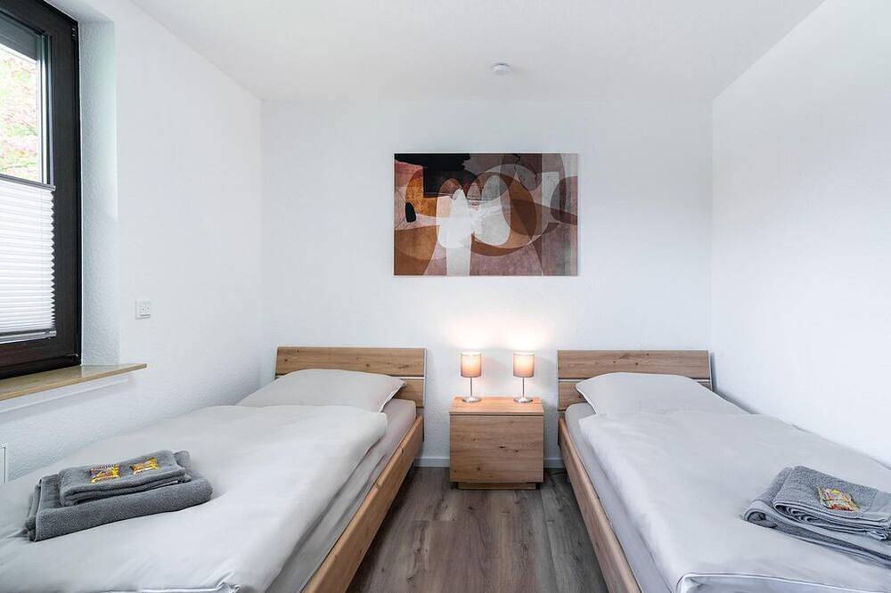 Ganze Wohnung, Haus Laura - Ferienhaus, Dusche und Badewanne in Rostrup, Bad Zwischenahn