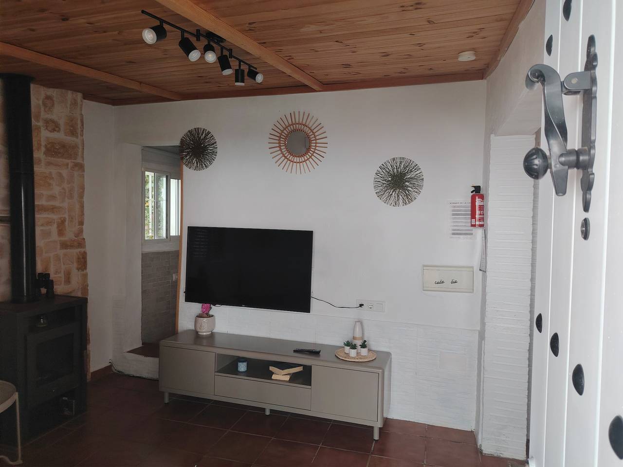 Villa 'Javier' with Sea Views, Private Pool, and Balinese Bed in Torrox Pueblo, Torrox