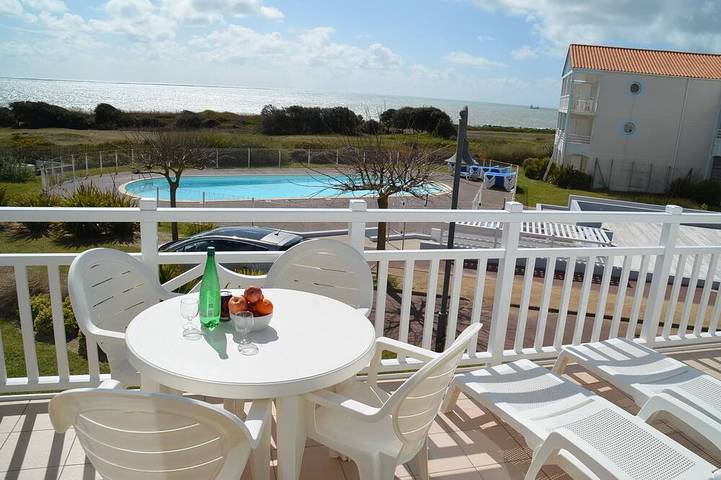 Appartement de vacances pour 5 personnes, avec jardin ainsi que piscine et balcon