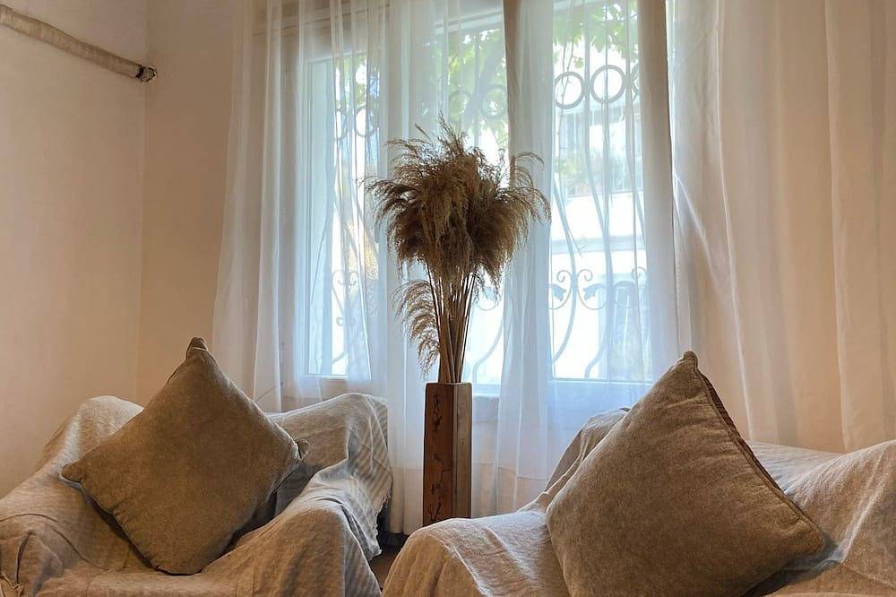 Charming 2-bedroom private house with Ac, Wifi in Kusadası in Kusadasi, Aydın Province