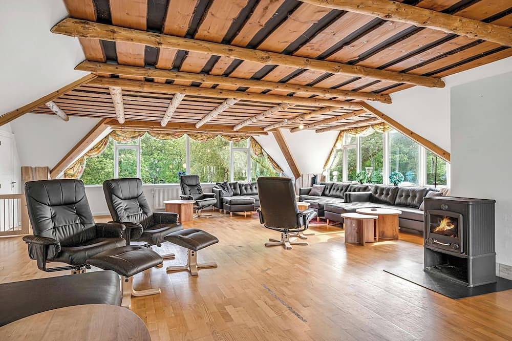 24 person pool house with activity room and 8 bedrooms. in Viborg
