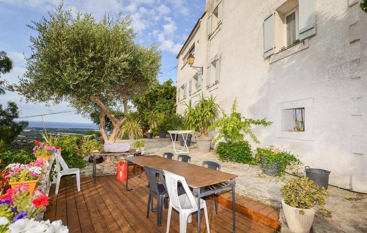 Location de vacances pour 8 personnes, avec Jardin ainsi que Piscine et Sauna à Biguglia