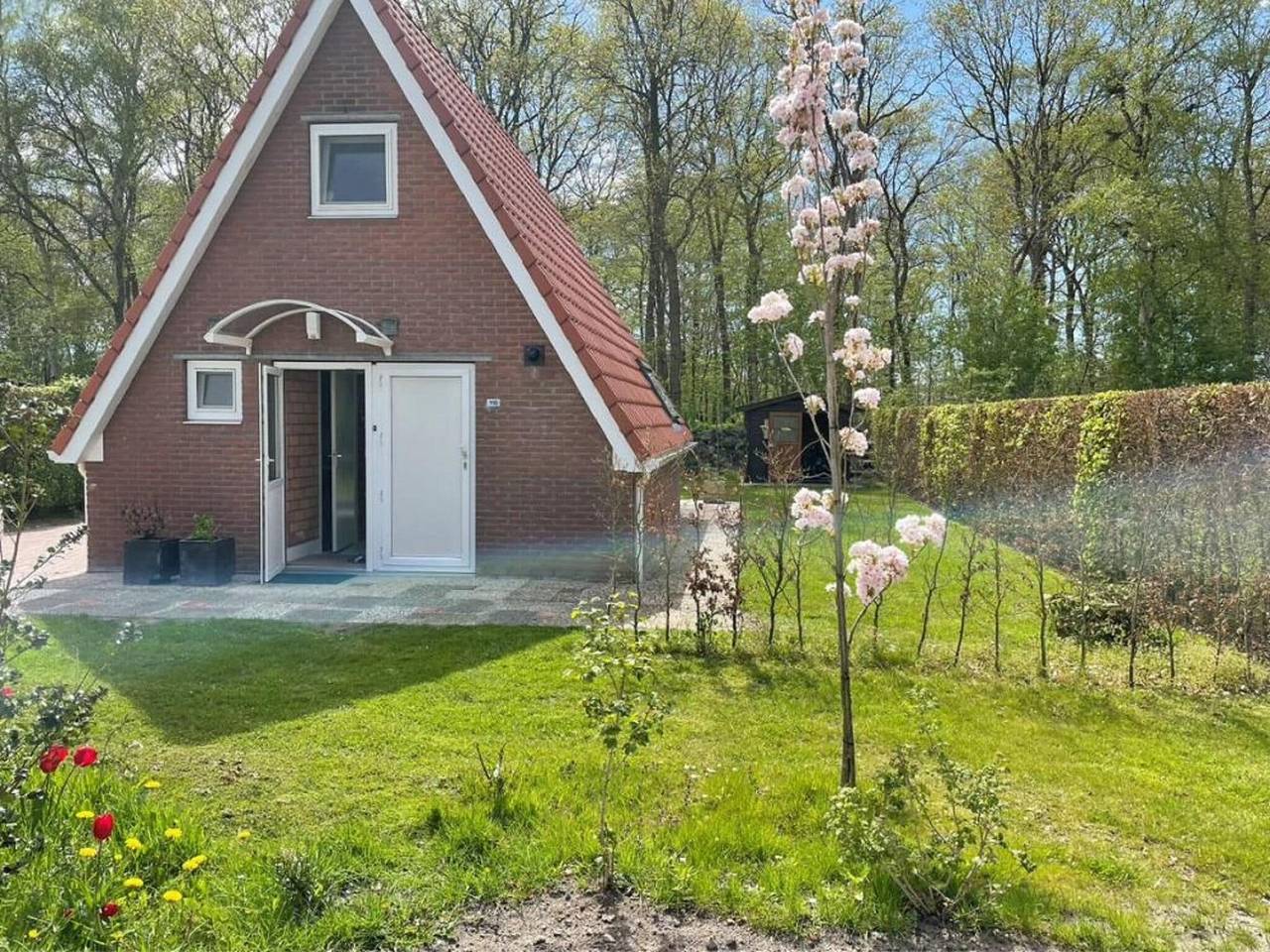 Ferienhaus in Friesland mit Garten in Sint Nicolaasga, Ijsselmeer