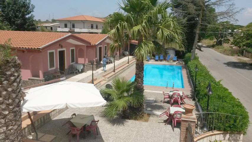 Hôtel pour 5 personnes, avec piscine et jardin, animaux acceptés - 1