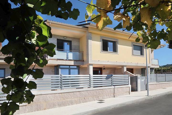 Apartamento para 9 personas, con Balcón y Terraza además de Jardín y Piscina en Ribadumia