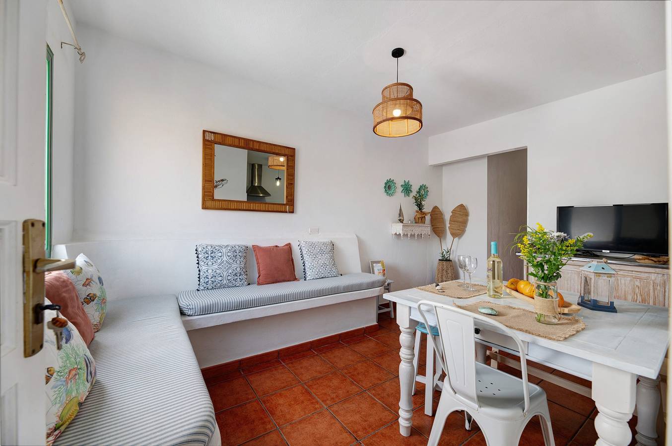 Vacation Home 'Dangminzheng' with Mountain View and Wi-Fi in Caleta de Caballo, Teguise