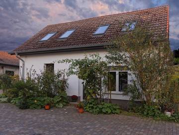 Ferienwohnung für 3 Personen, mit Seeblick und Garten, kinderfreundlich in Lütow