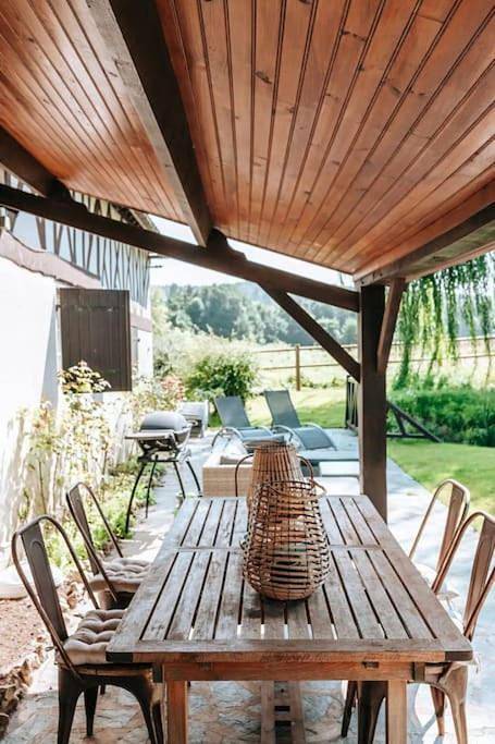 Location de vacances pour 10 personnes, avec terrasse ainsi que jardin et vue à Pennedepie - 2