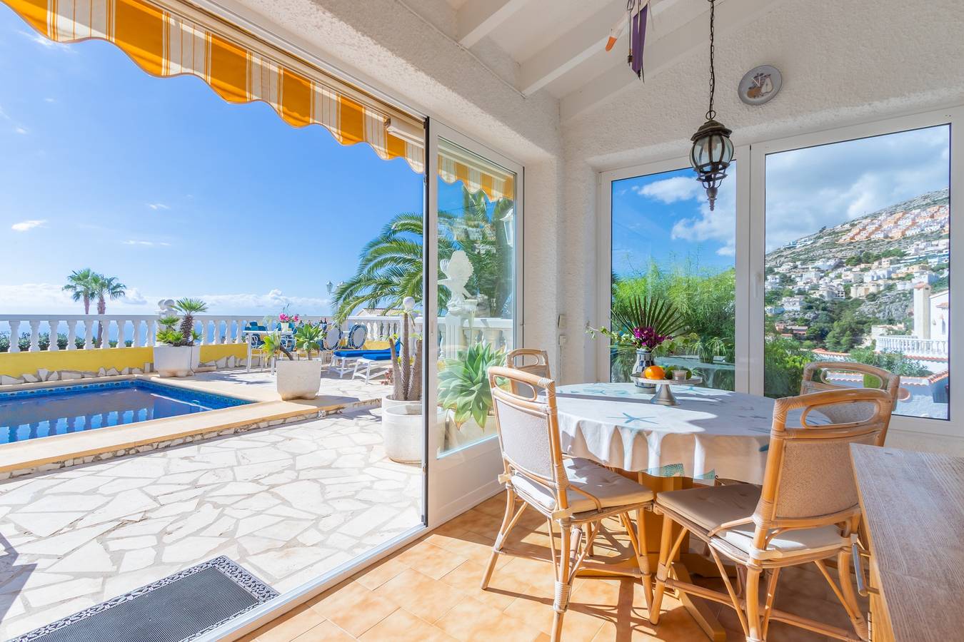 Villa Casa dos Leones con vistas al mar, piscina, aire acondicionado, Wi-Fi, jardín y terraza in La Cumbre del Sol, Benitachell