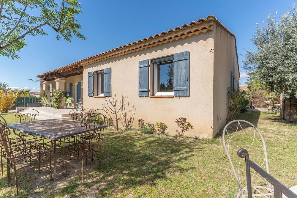Riad Provençale, with swimming pool, near a village located between sea and mountains. in Pertuis, Regionaler Naturpark Luberon