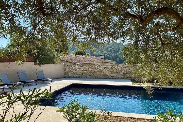 Location de vacances pour 8 personnes, avec jardin et balcon à Caseneuve