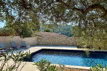 Gîte pour 8 personnes, avec balcon et jardin à Caseneuve