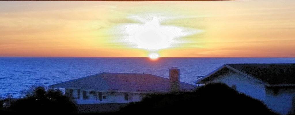 Volle Meerblick! Umgestaltet! 3 min zum Strand, Wifi, Hunde nach Genehmigung willkommen. in Cayucos, San Luis Obispo County
