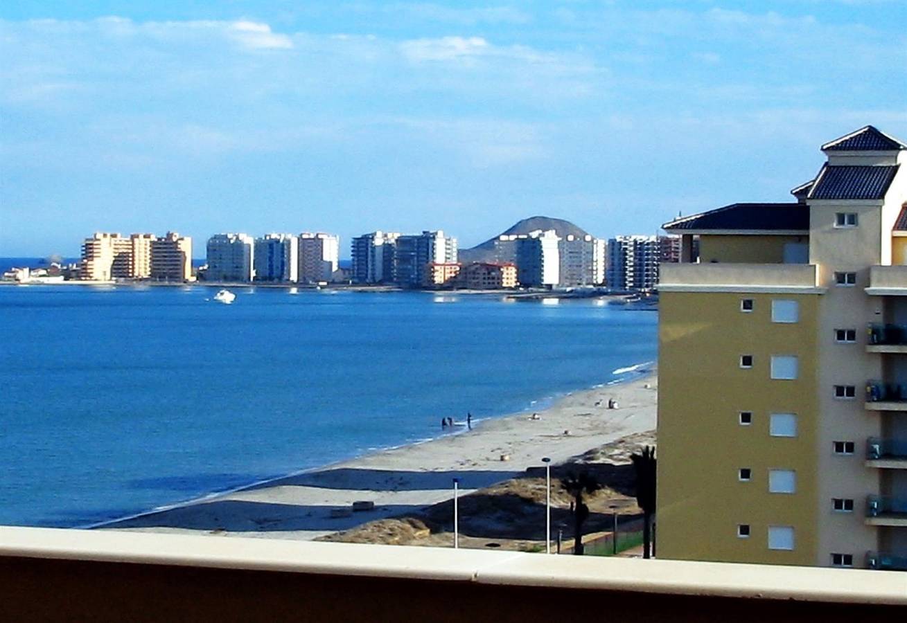 Beachfront Penthouse with Wi-fi & Pool in Tomas Maestre Marina (La Manga), San Javier