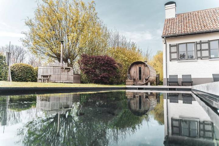 Chambre d’hôte pour 2 personnes, avec Terrasse et Jacuzzi ainsi que Jardin et Piscine à Jabbeke