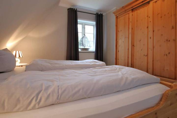 Ganze Wohnung, Ferienwhg. in Wyk, 2 Personen im Og, 2- Familienhauses, 3 Zimmer auf ca. 65m² in Nordfriesische Inseln (Schleswig-Holstein) (Schleswig-Holstein), Wyk auf Föhr