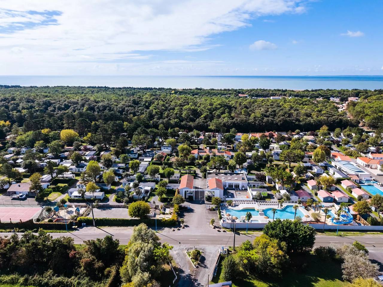 Chalet Confort 1 chambres - 25m2 - terrasse parasol 4 personnes in Saint-Jean-de-Monts, Vendée