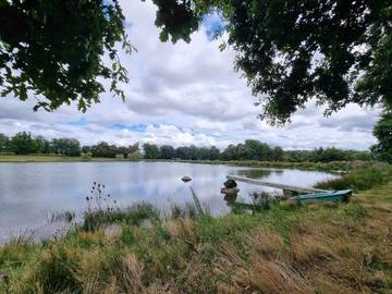 Maison de vacances pour 4 personnes, avec vue sur le lac ainsi que vue et jardin, animaux acceptés en Charente