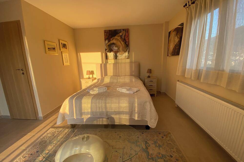 Euphoria Pool Villa in Porto Rafti, Markopoulo-Mesogaia