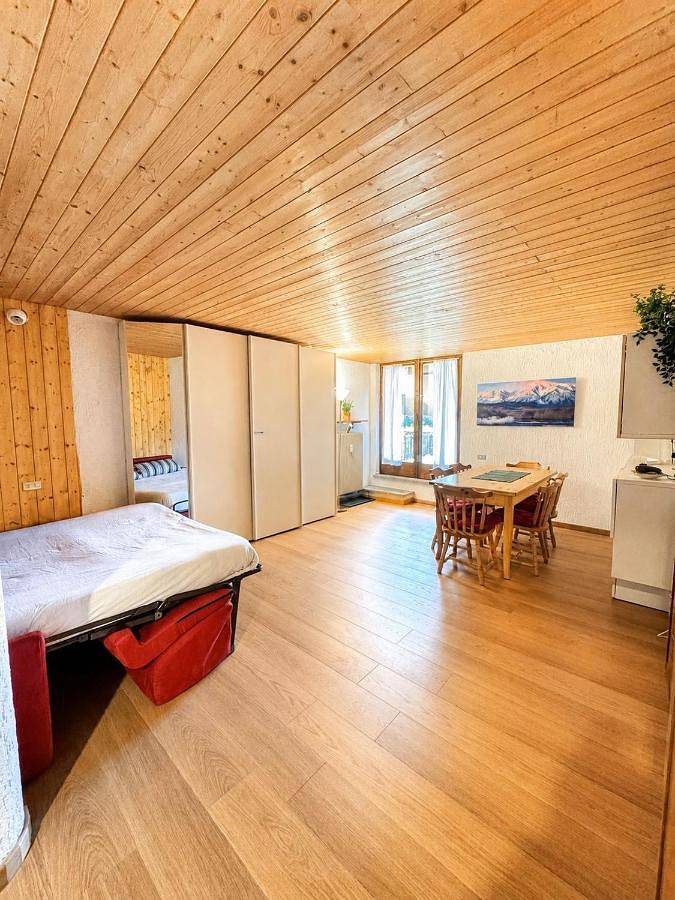 Baita per 4 persone, con Terrazza e Giardino nonché Panorama a Madonna di Campiglio
