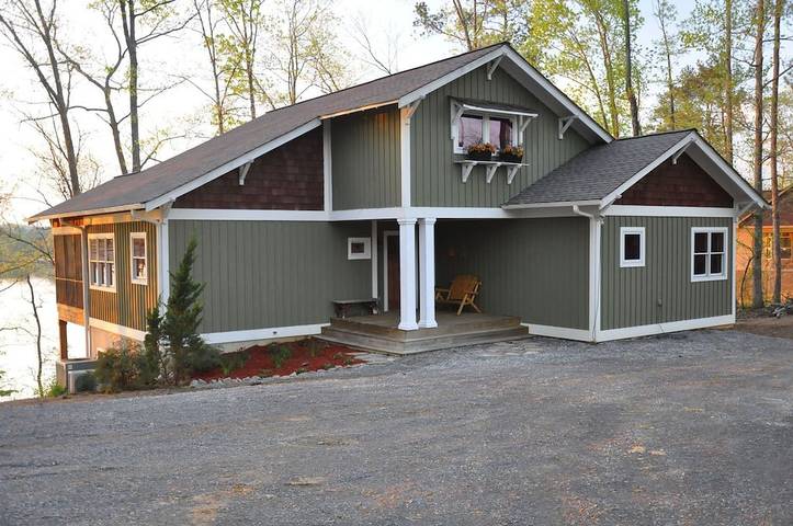 Vacation rental for 14 people, with terrace in Lewis Smith Lake