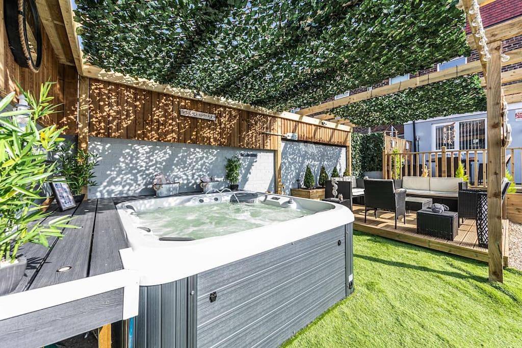 Villa in Liverpool, Merseyside