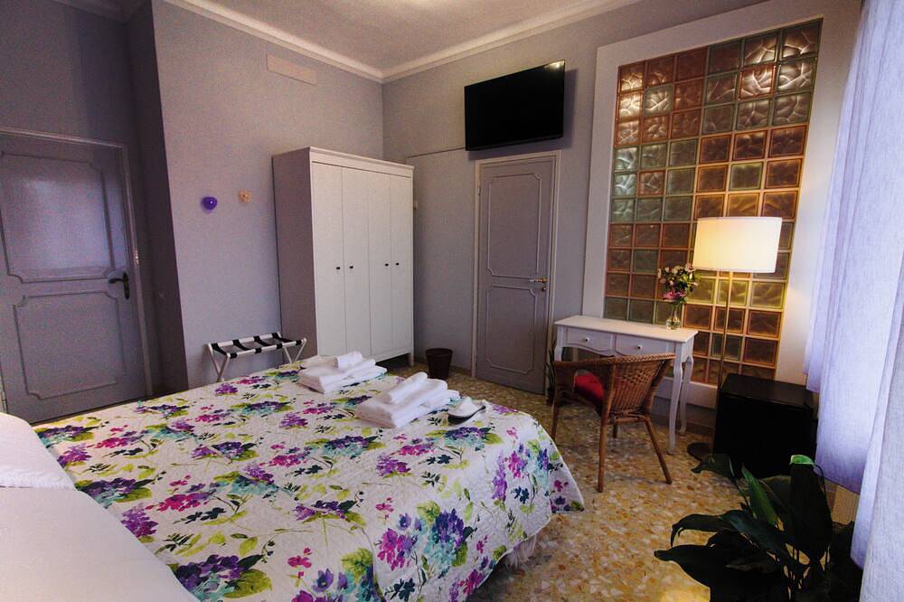 Rooms in the villa, with air conditioning, free Wi-Fi, free parking. in Lucca, Provincia de Lucca