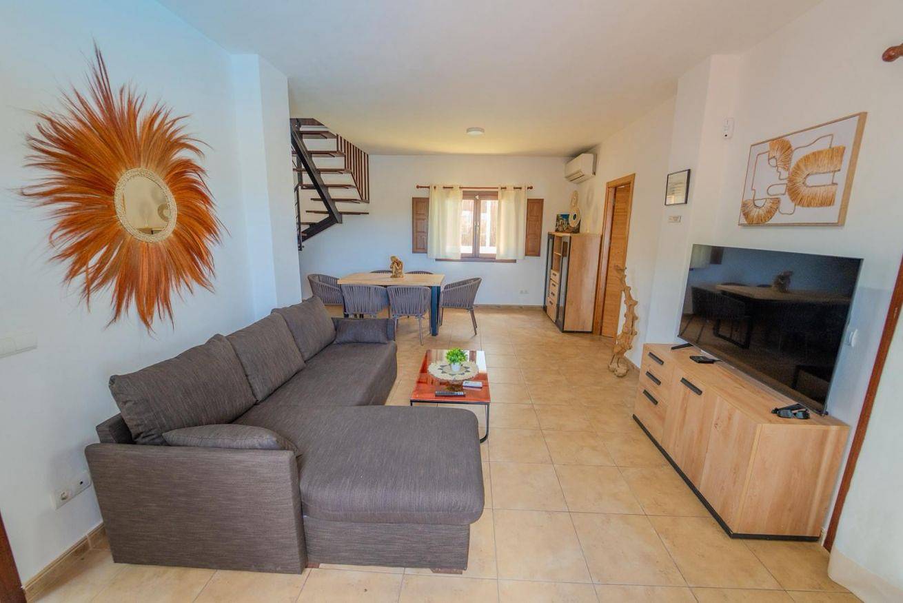Apartamento entero, ⁠Villa Aura 1 Web – Adosado con piscina privada a pocos minutos de Ibiza ciudad y Talamanca in Puig d'en Valls, Santa Eulària des Riu