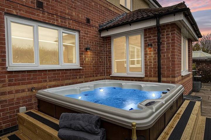 Casa de vacaciones para 10 personas, con jacuzzi además de jardín y balcón - 1