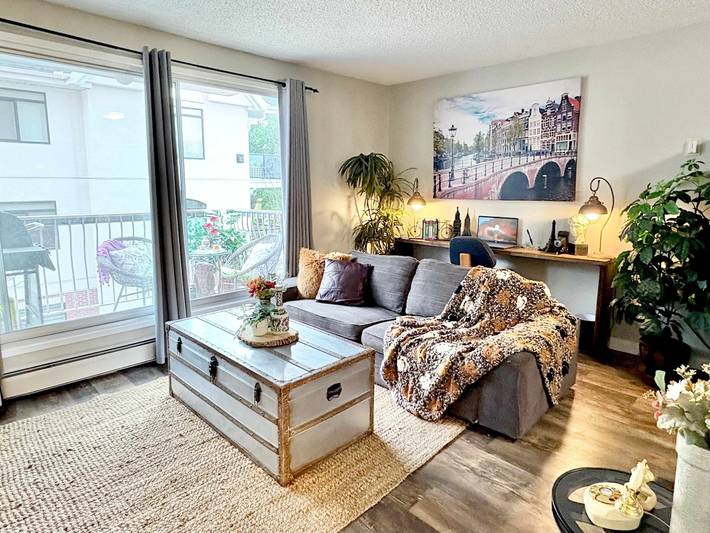 Vacation rental for 3 people, with garden and pool as well as balcony, child-friendly in Edmonton