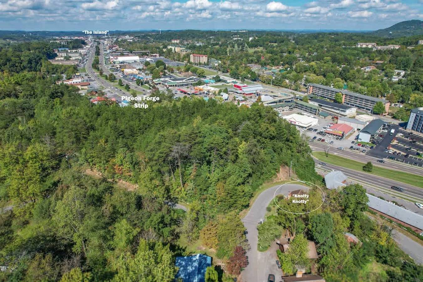 Ganze Wohnung, Location Cute Studio Log Cabin Hot Tub Fireplace in Pigeon Forge, Sevier County