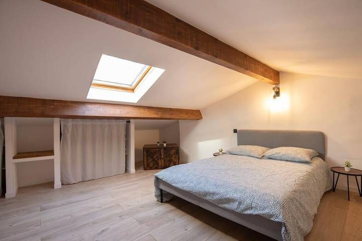 Entire apartment, Magnifique Duplex Situé en Plein Cœur de Ville - Idéal Seul ou Couple - Wifi in Carpentras, Parc naturel régional du Mont-Ventoux
