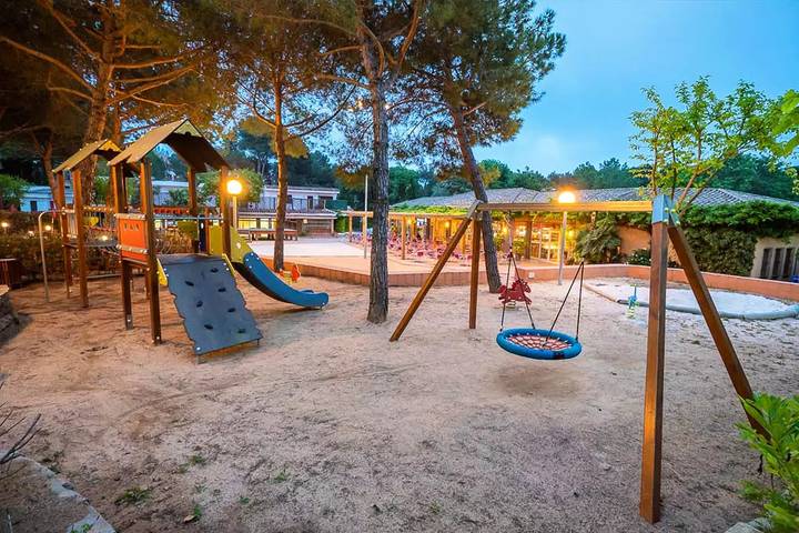 Camping pour 6 personnes, avec terrasse et piscine, animaux acceptés sur la Costa Brava - 4